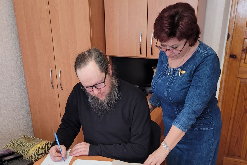 Архивный отдел (муниципальный архив) посетил иероманах Свято-Успенского мужского монастыря Авраам