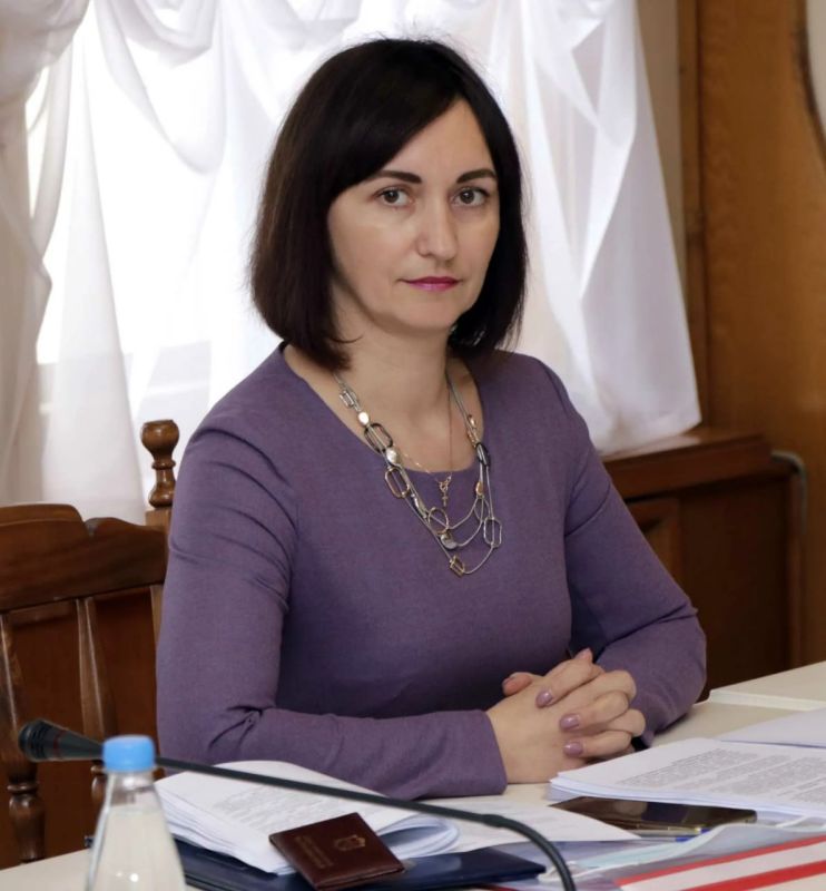 Анжелика Ястребова: Сегодня свой юбилейный день рождения отмечает Министр имущественных и земельных отношений Республики Крым Кулинич Лариса Витальевна!