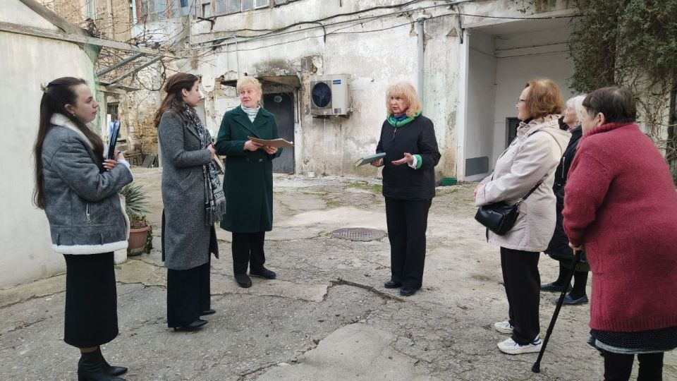 Эммилия Леонова: Продолжаем обход МКД с целью оказания помощи жителям в решении проблемных вопросов, которые касаются многоквартирных домов Эммилия Леонова: Продолжаем обход МКД с целью оказания помощи жителям в решении проблемных вопросов, которые касаются многоквартирных домов