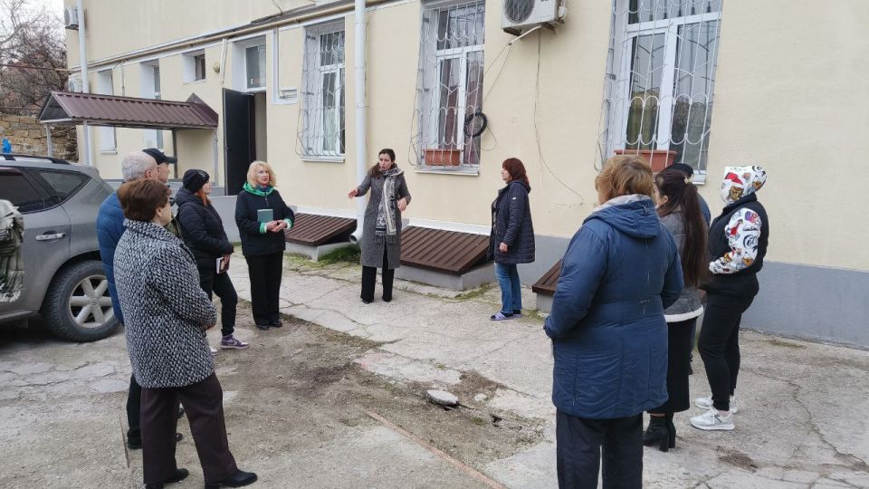 Эммилия Леонова: Продолжаем обход МКД с целью оказания помощи жителям в решении проблемных вопросов, которые касаются многоквартирных домов Эммилия Леонова: Продолжаем обход МКД с целью оказания помощи жителям в решении проблемных вопросов, которые касаются многоквартирных домов