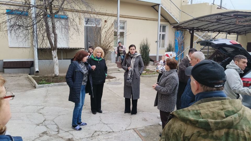 Эммилия Леонова: Продолжаем обход МКД с целью оказания помощи жителям в решении проблемных вопросов, которые касаются многоквартирных домов Эммилия Леонова: Продолжаем обход МКД с целью оказания помощи жителям в решении проблемных вопросов, которые касаются многоквартирных домов