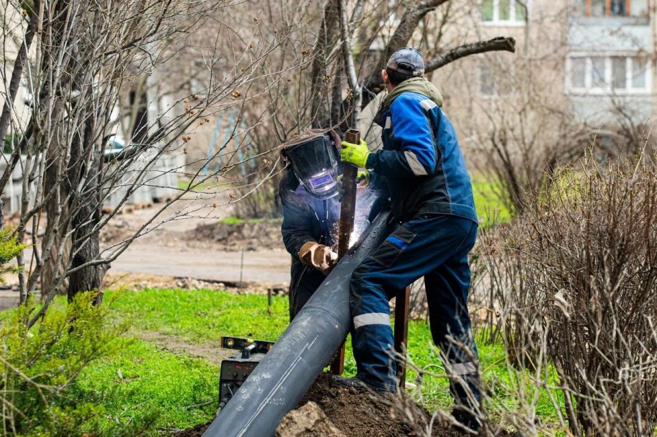 В крымской столице проводится благоустройство 10 дворовых территорий В крымской столице проводится благоустройство 10 дворовых территорий