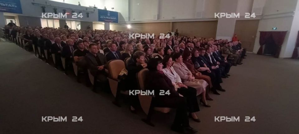 Аксёнов заявил о необходимости командной работы властей Крыма Аксёнов заявил о необходимости командной работы властей Крыма