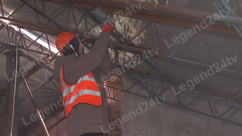 Ремонт кровли дома №7 на улице Александра Шостака завершают Ремонт кровли дома №7 на улице Александра Шостака завершают