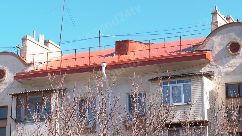 Ремонт кровли дома №7 на улице Александра Шостака завершают Ремонт кровли дома №7 на улице Александра Шостака завершают