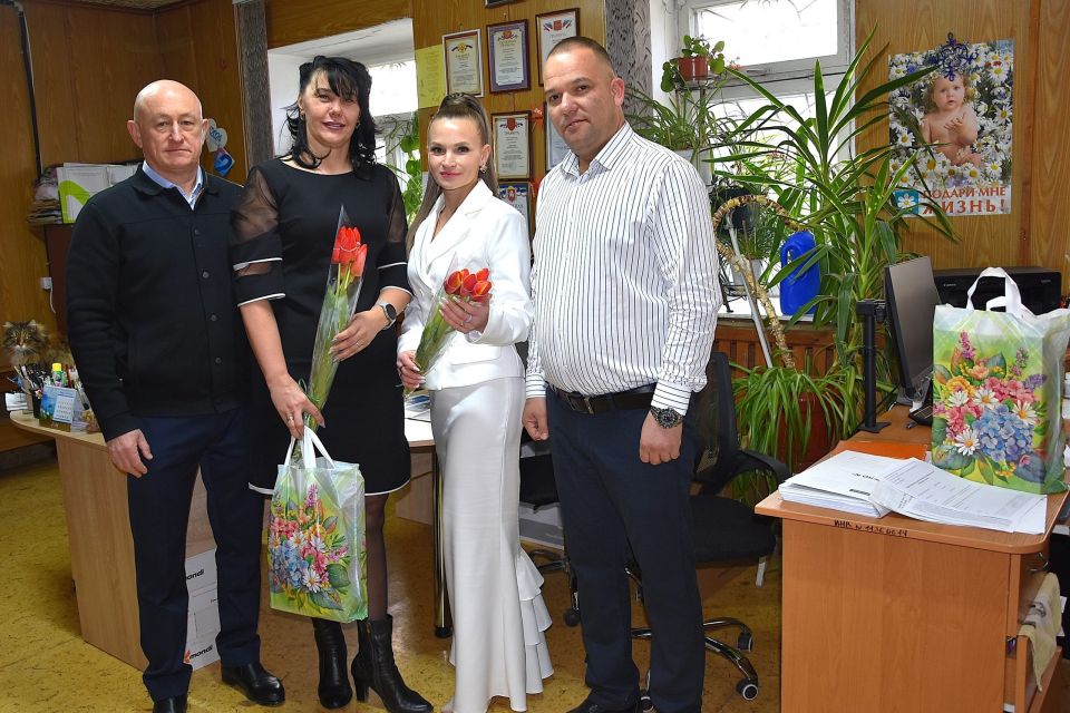 Центр социальных служб семьи, детей и молодежи поздравили с Международным женским днем