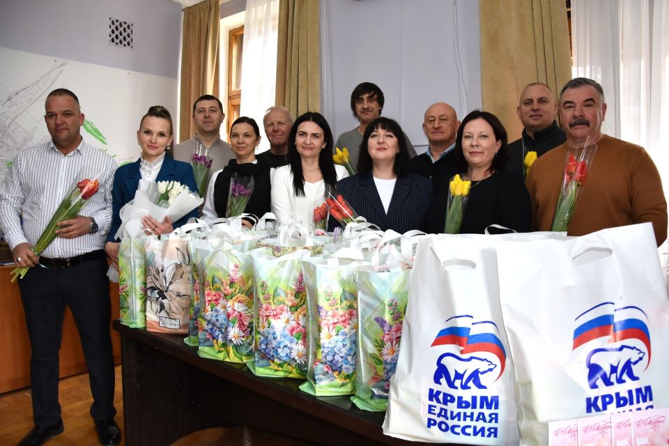 ������ � �������������: � ���������� ���������� ������� � ��� ���������� ��� � ���������� 8 �����