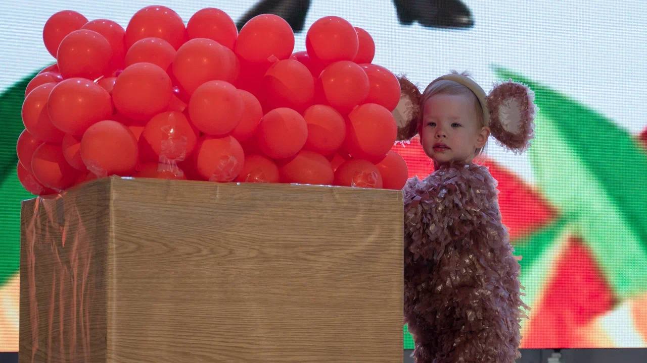 Михаил Развожаев: В Севастополе прошел конкурс-дефиле «ЭКОмода» среди семей воспитанников детских садов Михаил Развожаев: В Севастополе прошел конкурс-дефиле «ЭКОмода» среди семей воспитанников детских садов