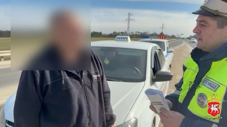 Пьяный таксист "Максима" вёз пассажиров под Симферополем