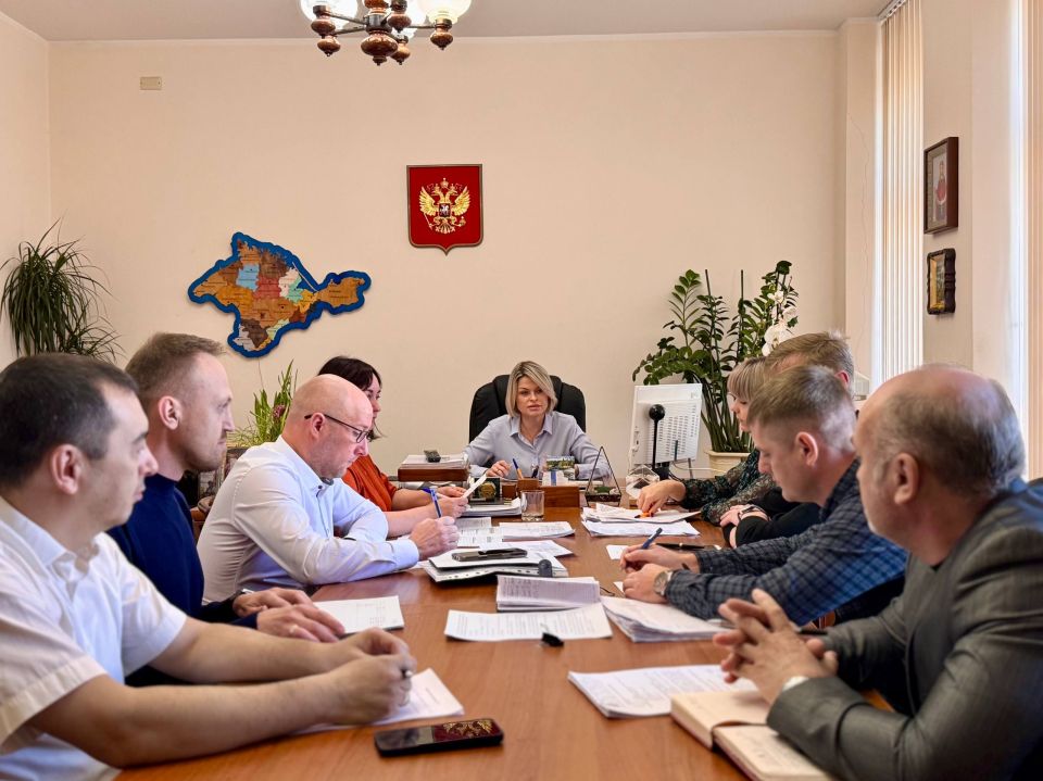 Совместно с министром имущественных и земельных отношений Ларисой Кулинич и представителями администрации города Симферополя и Симферопольского района провели встречу-сверку по вопросу предоставления земельных участков...