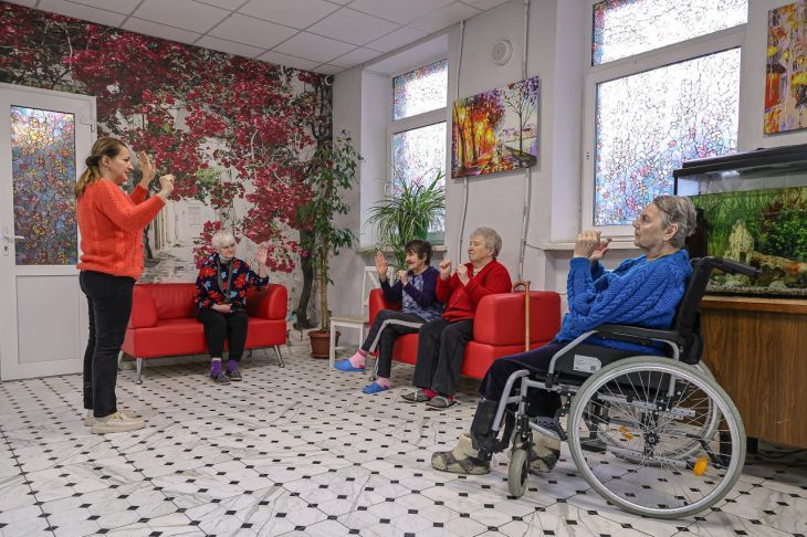 Как организована в Крыму система присмотра за людьми «серебряного возраста», кто может воспользоваться услугами пансионатов для престарелых, за чей счёт они действуют – выясняла «Крымская газета»