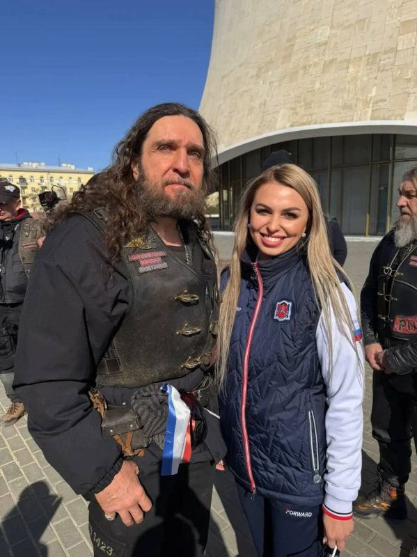 Анастасия Гридчина: Сегодня в Волгограде делегация автопробега «Крым-Россия! Навсегда!» совместно с байкерами клуба «Ночные волки» под руководством Александра Залдастанова (Хирург) посетила Мемориальный комплекс «Героям...