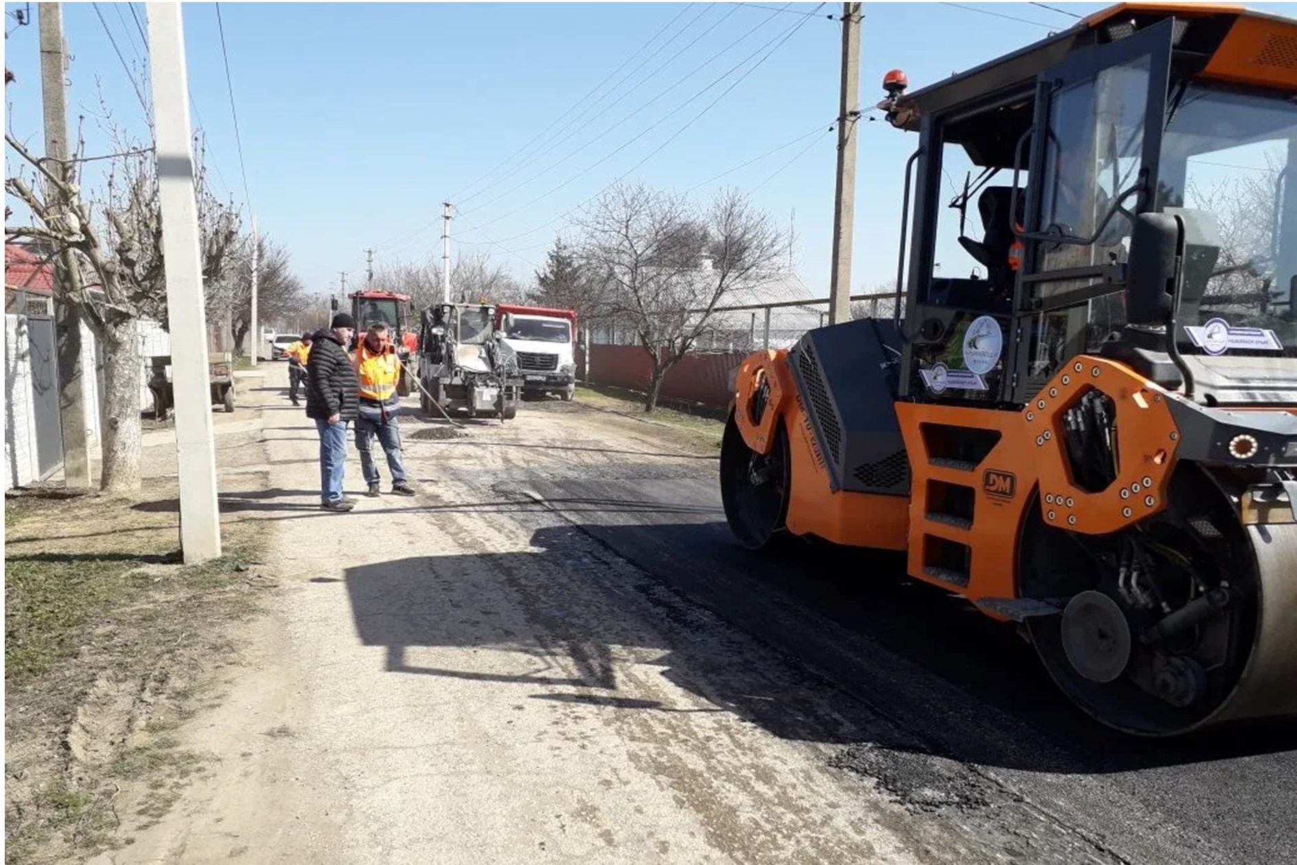 В Красногвардейском районе продолжается ремонт дорожного покрытия