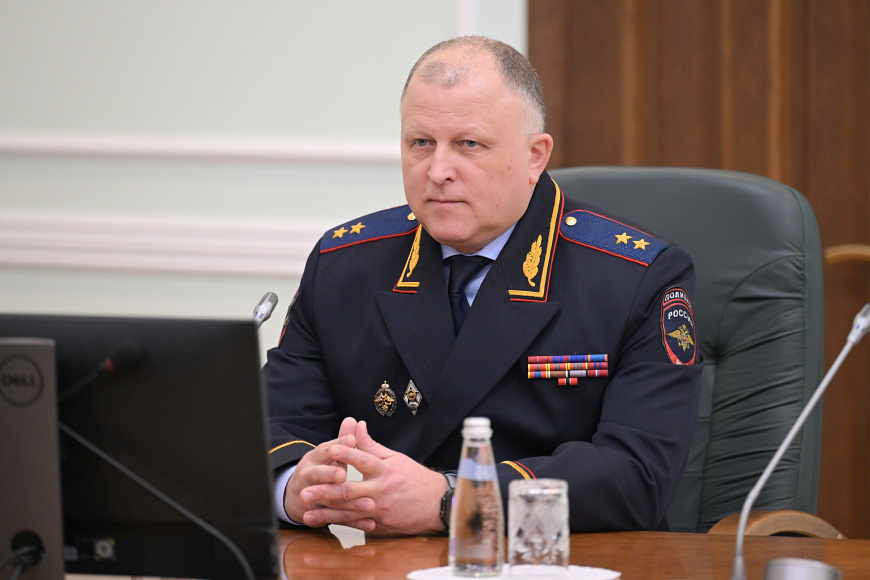 Владимир Колокольцев представил личному составу своего первого заместителя Андрея Курносенко Владимир Колокольцев представил личному составу своего первого заместителя Андрея Курносенко