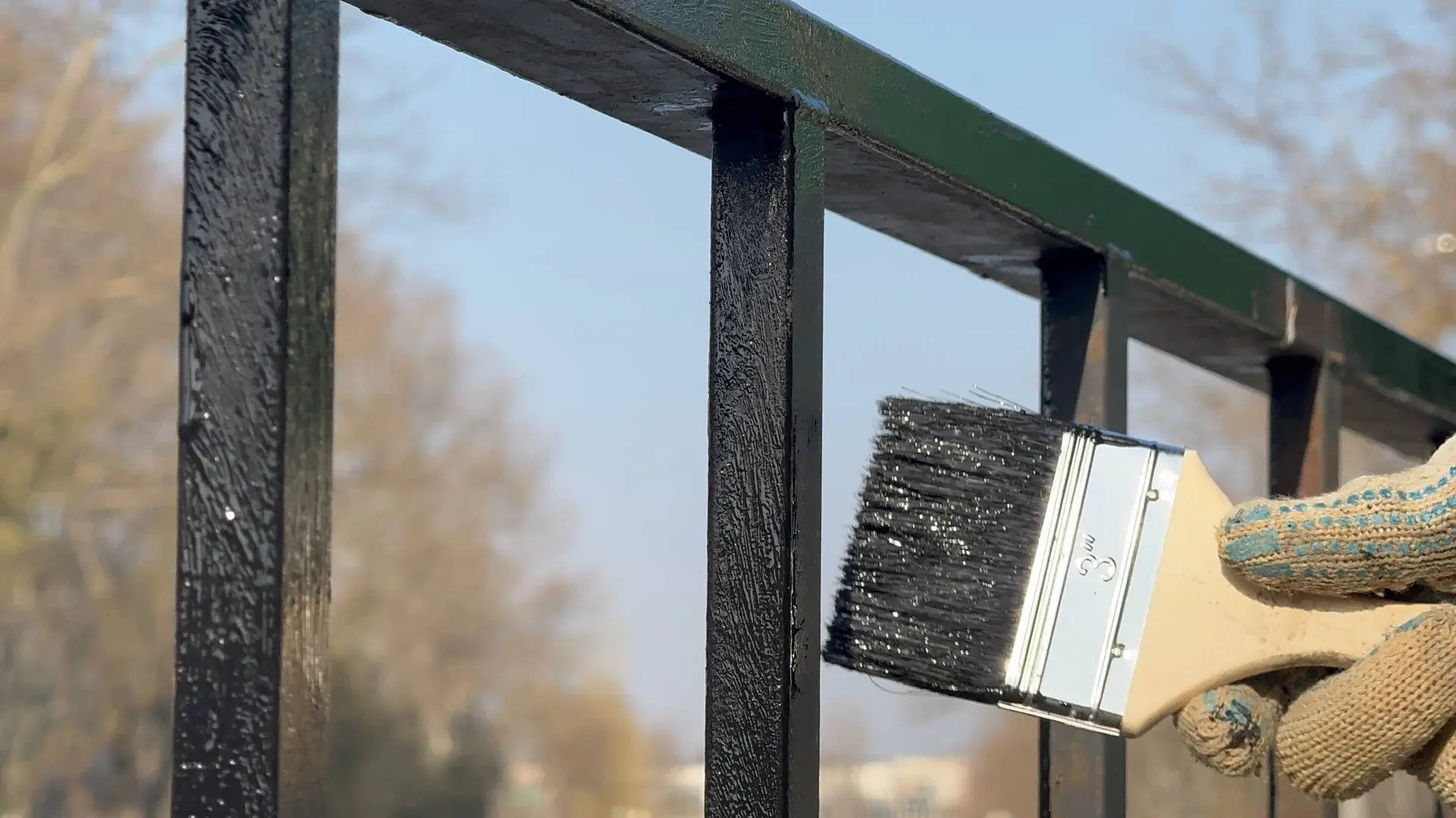 В Керчи обновляют ограждения вдоль реки Мелек-Чесме В Керчи обновляют ограждения вдоль реки Мелек-Чесме