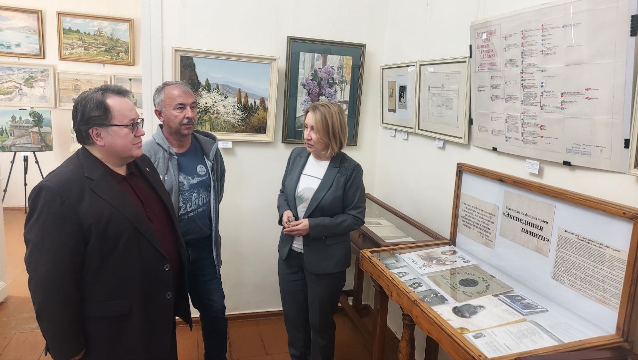 Олег Лобов обсудил дальнейшие пути взаимодействия архивистов с Алуштинским литературно-мемориальным музеем С. Н. Сергеева-Ценского Олег Лобов обсудил дальнейшие пути взаимодействия архивистов с Алуштинским литературно-мемориальным музеем С. Н. Сергеева-Ценского