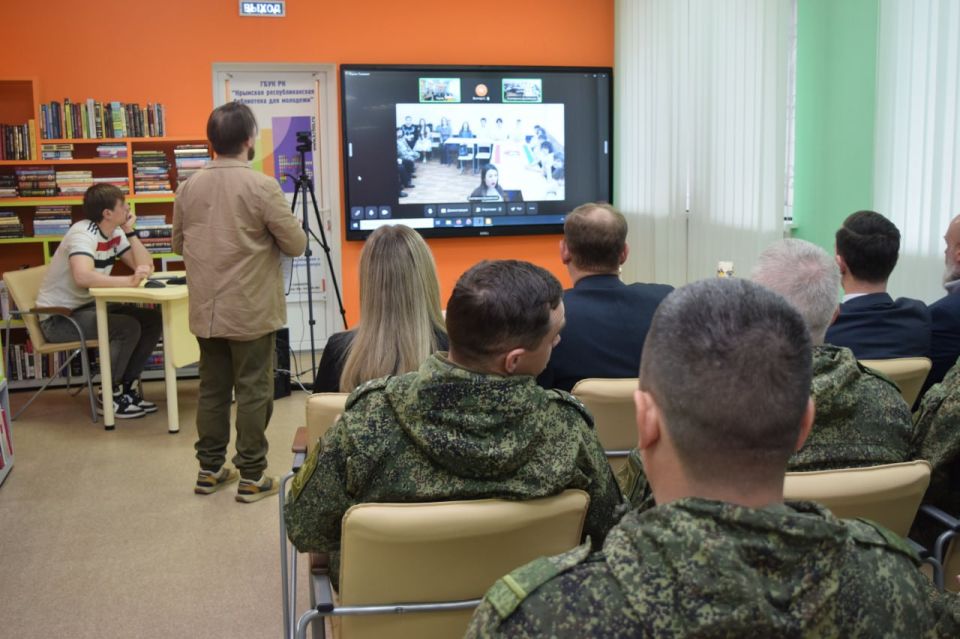 Телемост «В единстве — сила» связал Симферополь с регионами страны