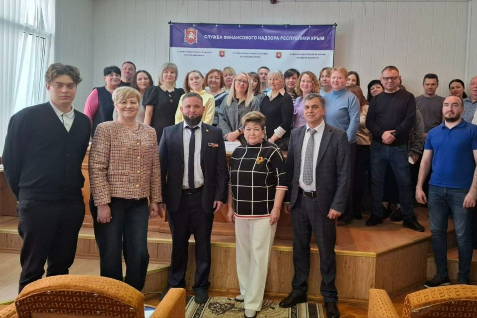 Встреча сотрудников Службы финансового надзора Республики Крым с участником СВО.