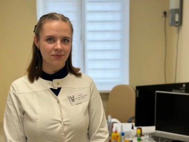 В детской поликлинике на проспекте Гагарина работает молодой врач-педиатр