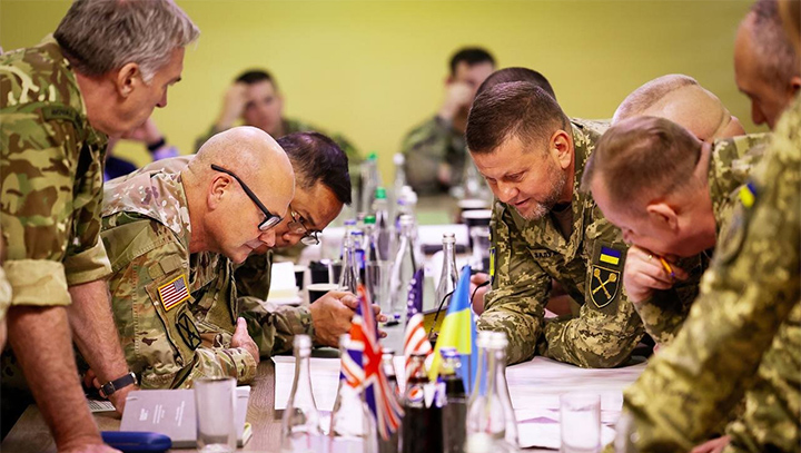 Напился с горя. Похождения генерала, сгубившего русских на фронте и в тылу Напился с горя. Похождения генерала, сгубившего русских на фронте и в тылу