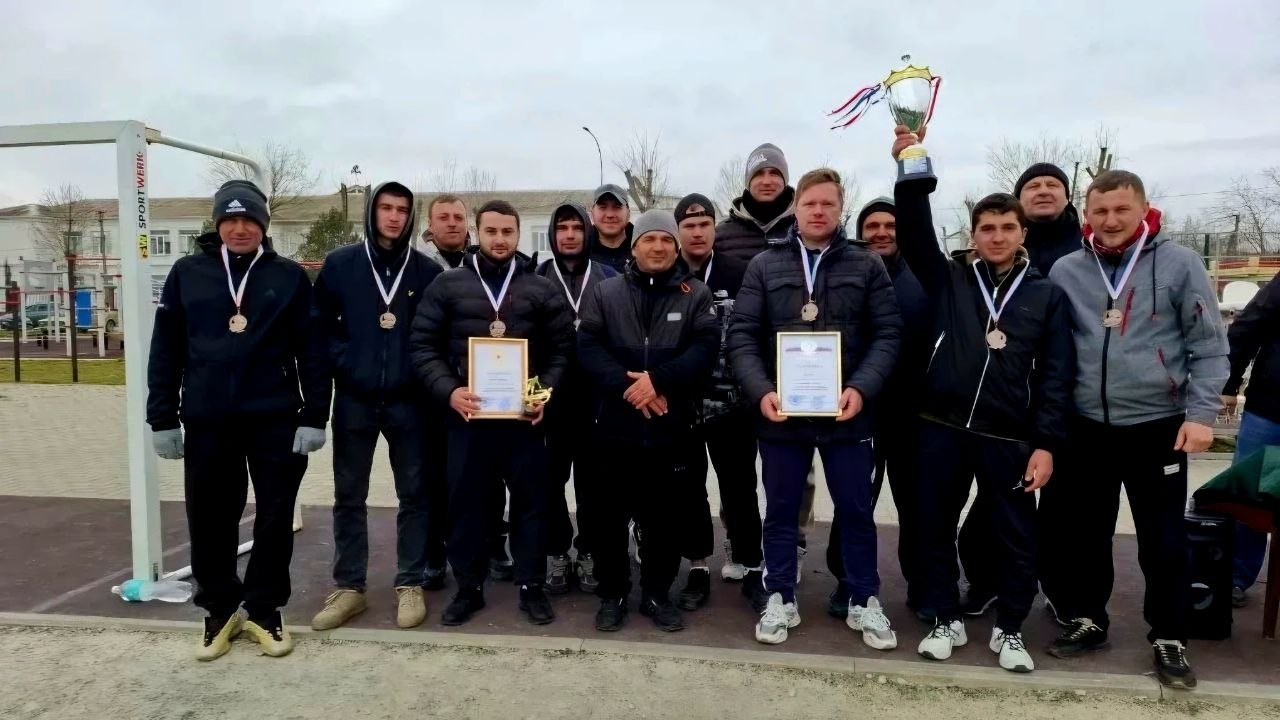 Александр Харламов: На стадионе Советской средней школы №2 им. Героя Советского Союза П.П. Исаичкина прошло торжественное подведение итогов зимнего чемпионата по футболу Советского района среди взрослых команд Александр Харламов: На стадионе Советской средней школы №2 им. Героя Советского Союза П.П. Исаичкина прошло торжественное подведение итогов зимнего чемпионата по футболу Советского района среди взрослых команд