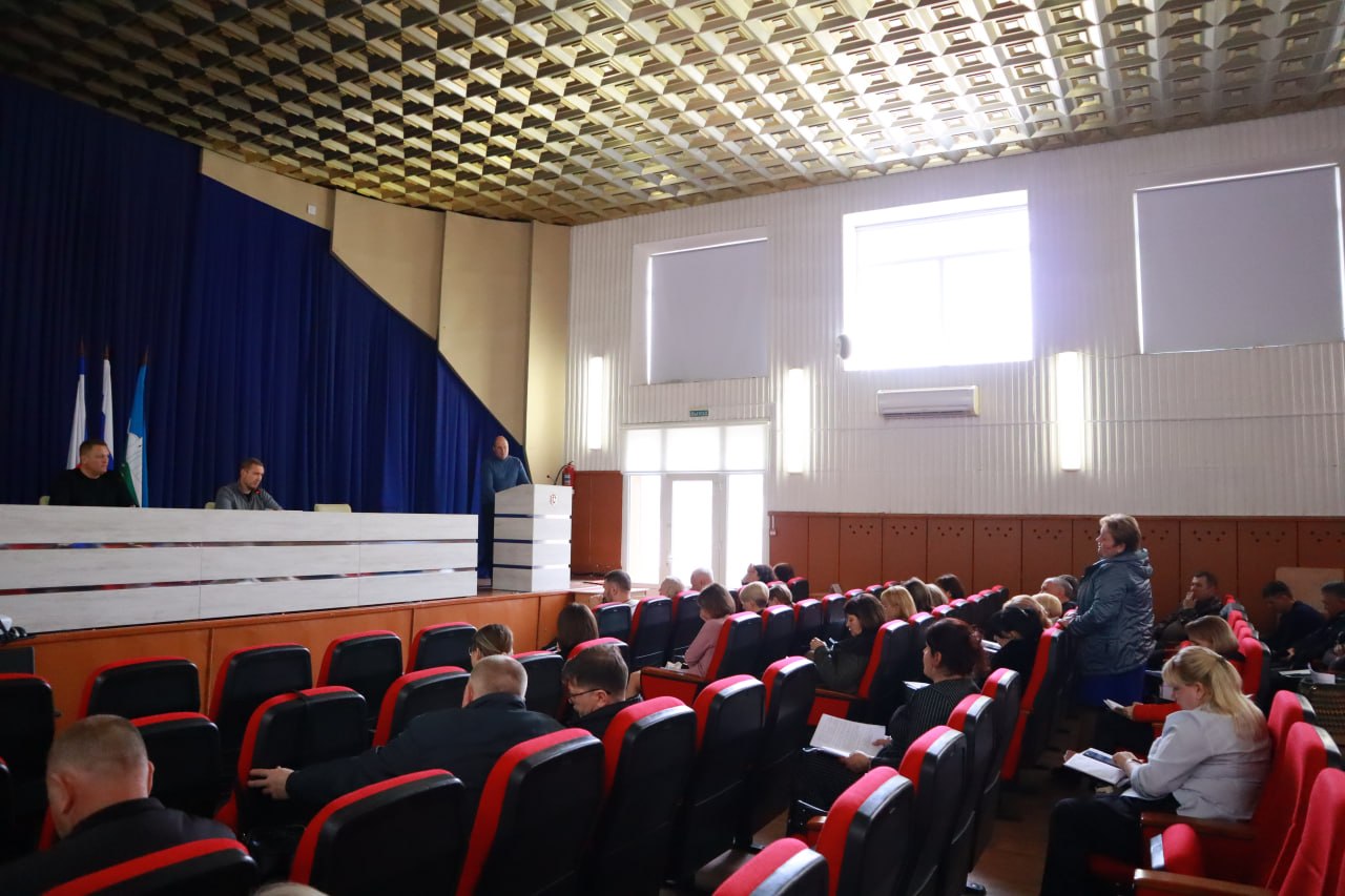 Дмитрий Чумаков: Сегодня провёл расширенное аппаратное совещание — с участием начальников структурных подразделений администрации, глав поселений, а также ресурсоснабжающих организаций района Дмитрий Чумаков: Сегодня провёл расширенное аппаратное совещание — с участием начальников структурных подразделений администрации, глав поселений, а также ресурсоснабжающих организаций района