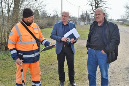 Андрей Сорокин проверил ход ямочного ремонта в с. Кормовое