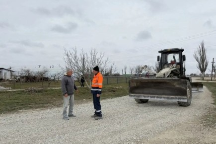 В Нижнегорском районе продолжаются плановые работы по грейдированию