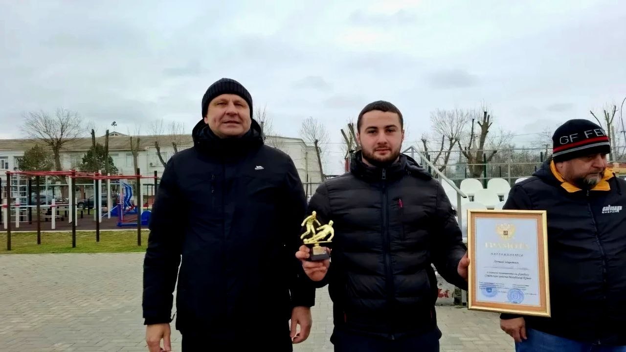 Александр Харламов: На стадионе Советской средней школы №2 им. Героя Советского Союза П.П. Исаичкина прошло торжественное подведение итогов зимнего чемпионата по футболу Советского района среди взрослых команд Александр Харламов: На стадионе Советской средней школы №2 им. Героя Советского Союза П.П. Исаичкина прошло торжественное подведение итогов зимнего чемпионата по футболу Советского района среди взрослых команд