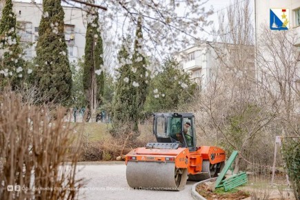 Ремонт внутриквартальных дорог на улице Юмашева выходит на финишную прямую