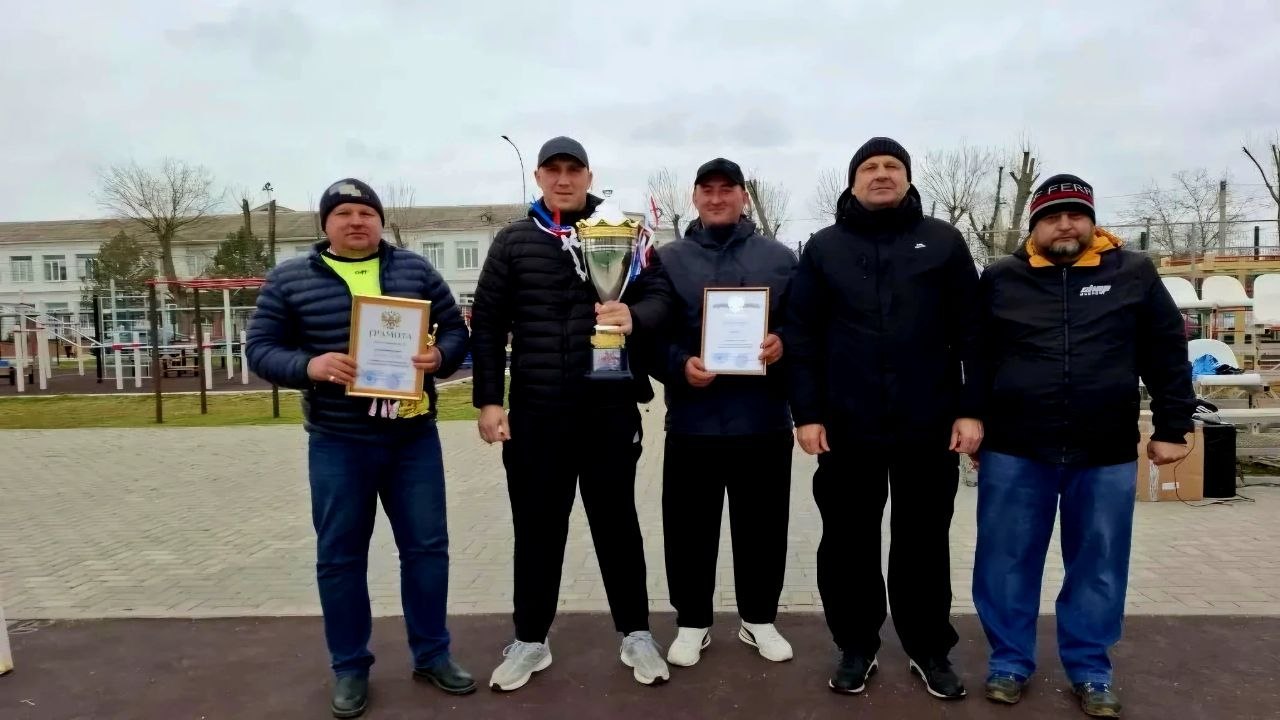 Александр Харламов: На стадионе Советской средней школы №2 им. Героя Советского Союза П.П. Исаичкина прошло торжественное подведение итогов зимнего чемпионата по футболу Советского района среди взрослых команд Александр Харламов: На стадионе Советской средней школы №2 им. Героя Советского Союза П.П. Исаичкина прошло торжественное подведение итогов зимнего чемпионата по футболу Советского района среди взрослых команд