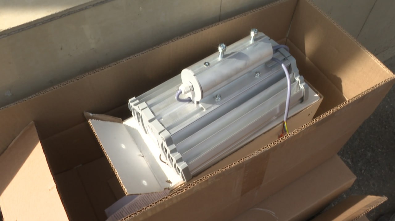 НОВЫЙ СВЕТ. От площади Николая Багрова до москольца и улицы Гагарина зажгутся фонари! В Симферополе предприятие «Горсвет» восстанавливает сети наружного освещения, которые давно не работают, и проводит модернизацию... НОВЫЙ СВЕТ. От площади Николая Багрова до москольца и улицы Гагарина зажгутся фонари! В Симферополе предприятие «Горсвет» восстанавливает сети наружного освещения, которые давно не работают, и проводит модернизацию...