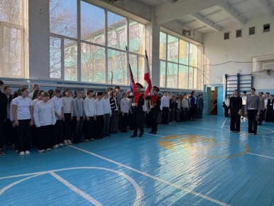 Александр Соколовский: Учебная неделя в школах района началась с торжественной церемонии с выноса флагов и исполнения гимнов Российской Федерации и Республики Крым