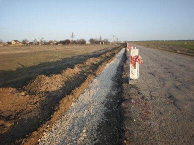 В Джанкойском районе продолжается ремонт дороги Томашевка — Ермаково