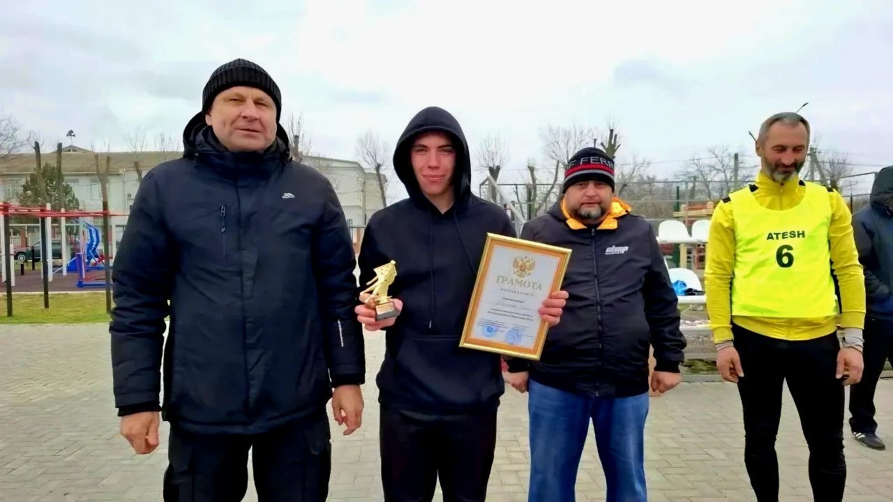 Александр Харламов: На стадионе Советской средней школы №2 им. Героя Советского Союза П.П. Исаичкина прошло торжественное подведение итогов зимнего чемпионата по футболу Советского района среди взрослых команд