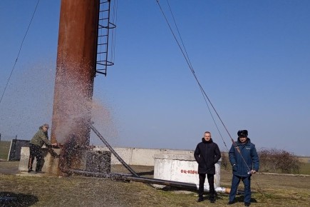 В Красноперекопском районе проводится весенняя проверка источников наружного противопожарного водос