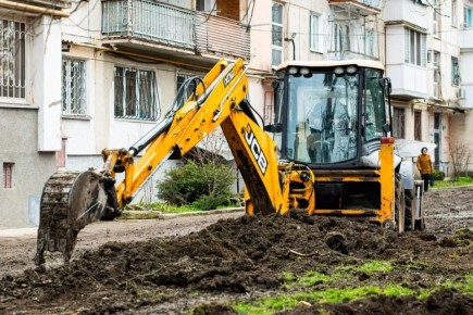 В Симферополе продолжается благоустройство 10 дворовых территорий