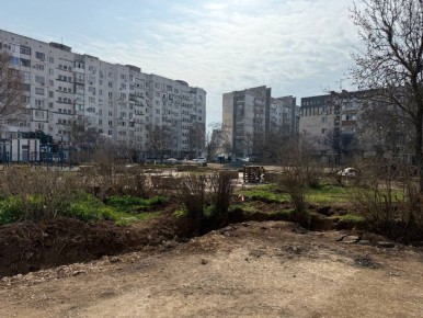 Александр Юрьев: В этом году благоустраиваем восемь дворовых территорий: семь в Евпатории и одну в Заозерном