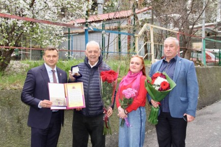 Константин Шимановский: Наша сила в традициях!. Поздравил с 90-летним юбилеем уважаемого жителя города Виктора Ивановича Коблицкого! Вручил юбиляру ценный подарок Ялтинского городского совета и передал наилучшие пожелания от...