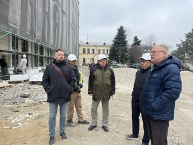 Министр строительства и архитектуры Республики Крым Эдуард Щёголев провел рабочее совещание на строительстве Крымского государственного детского центра театрального искусства