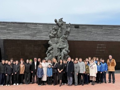 Заместитель председателя Госкомнаца Крыма Айкуи Арутюнян приняла участие в памятном мероприятии, посвященном трагедии Хатыни, которое стало ярким примером укрепления межнационального согласия в Крыму