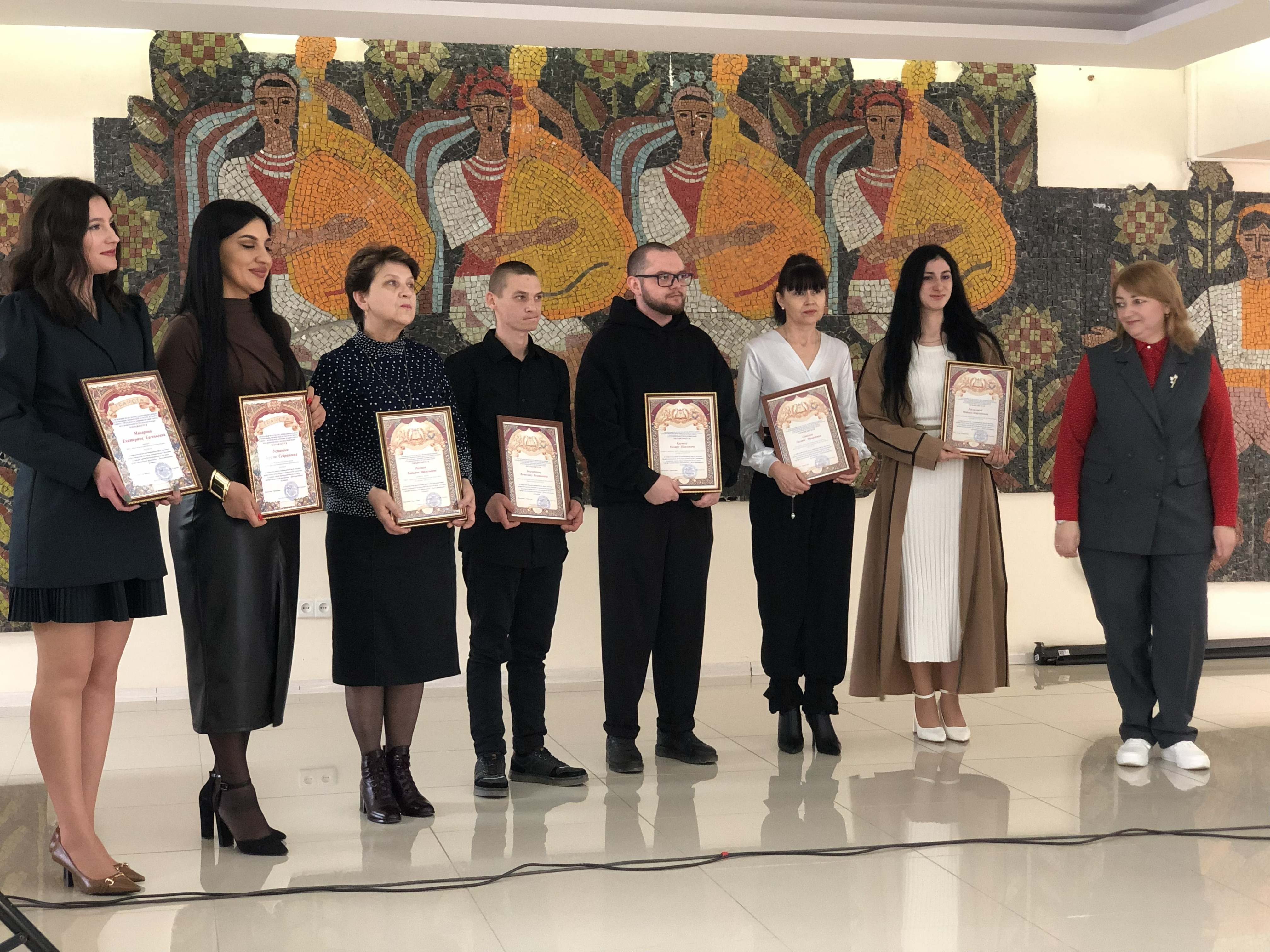 Вручили заслуженные награды сотрудникам сферы культуры Вручили заслуженные награды сотрудникам сферы культуры