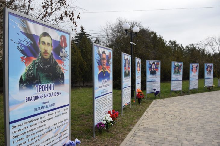 В селе Петровка открыли мемориальные стенды о погибших на СВО земляках