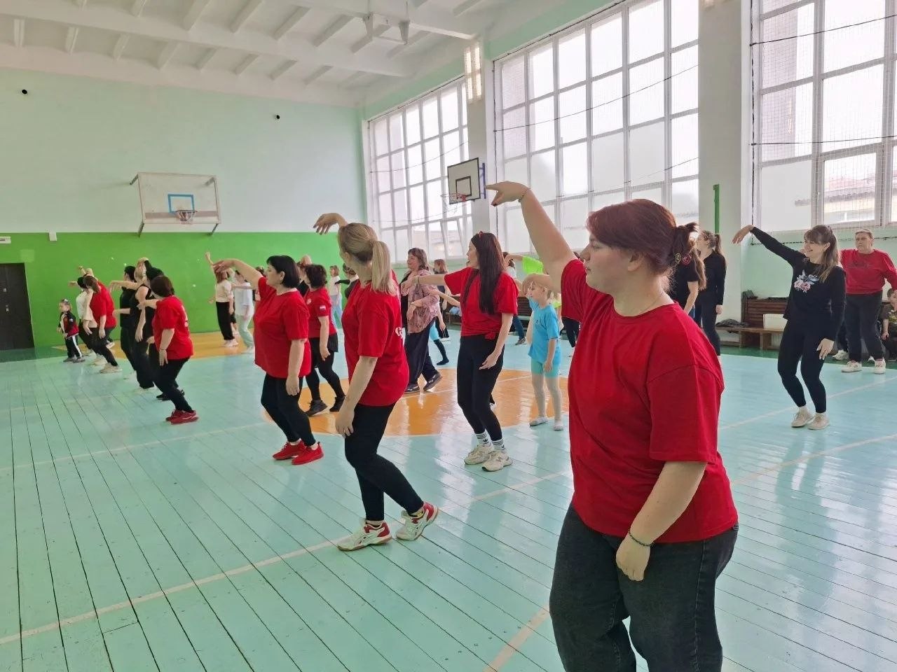 Танцевальная тренировка выходного дня в рамках проекта #ТанцуйСоМной в Советском районе Танцевальная тренировка выходного дня в рамках проекта #ТанцуйСоМной в Советском районе