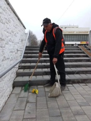 Ежедневно, в будние и выходные дни, сотрудники МБУ «Город» и подрядных организаций обеспечивают чистоту в Симферополе