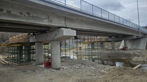 В Крыму продолжается ремонт моста через реку Альма на автодороге Тополи — Севастьяновка