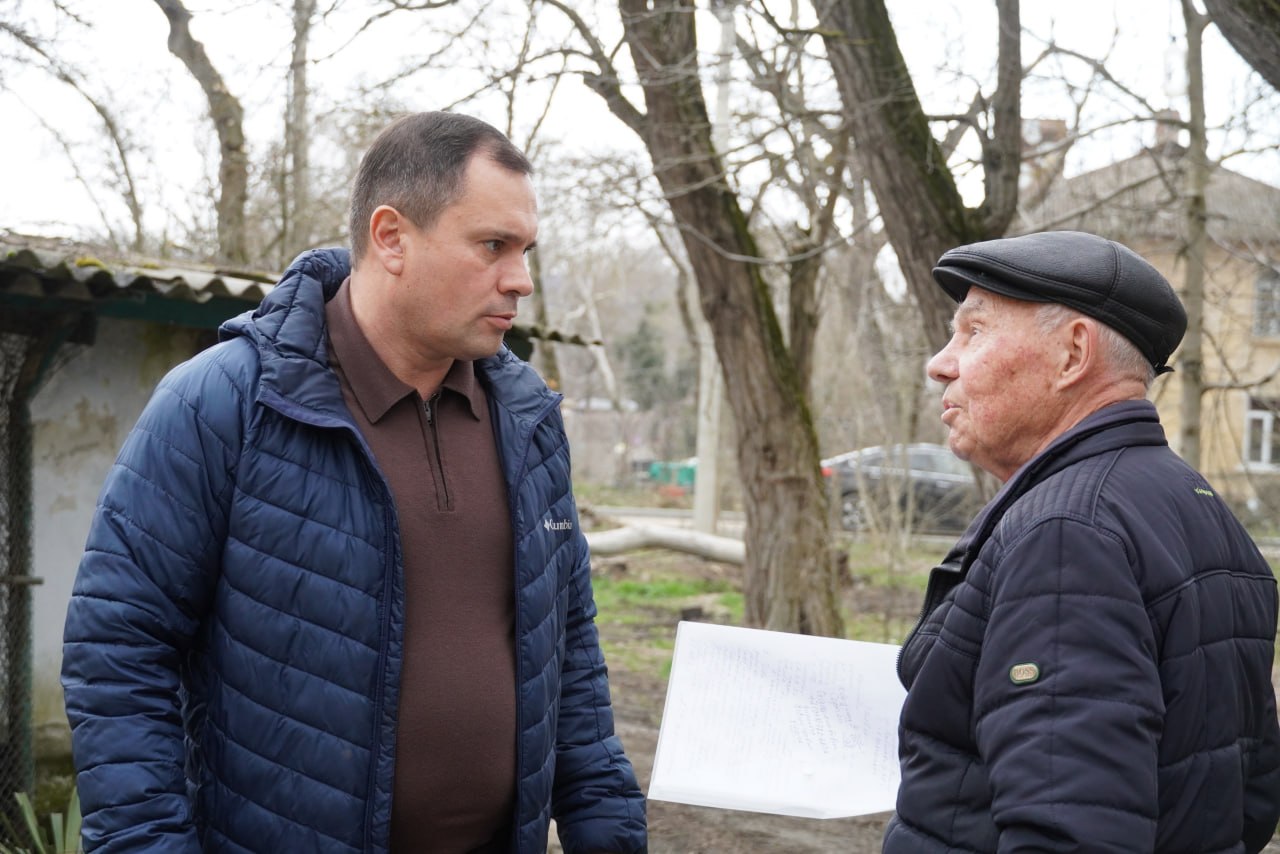 Олег Каторгин: Провел выездную встречу с жителем дома № 20 по ул. Войкова. В этом небольшом дворе недавно стартовало благоустройство