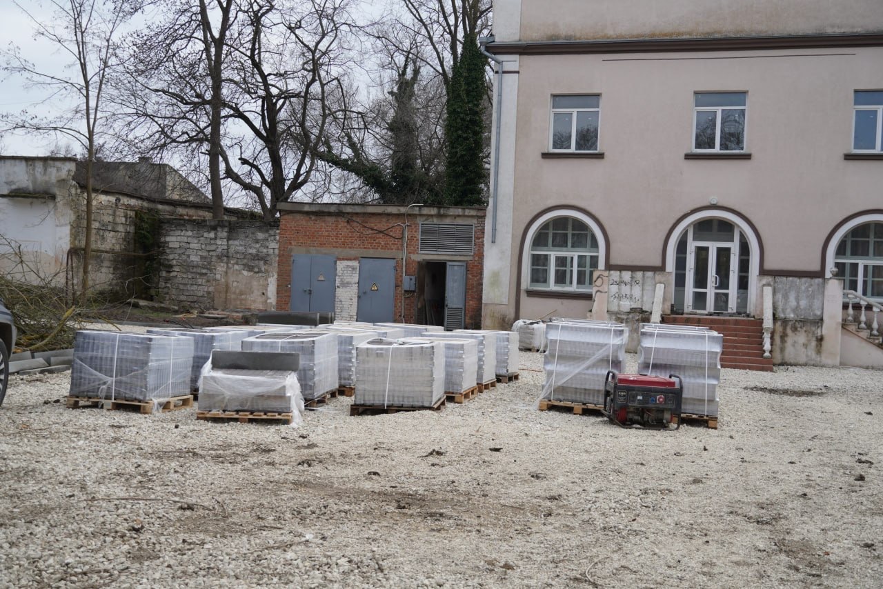 Глава администрации Керчи проверил ход работ в районе остановки «Фабрика-кухня» Глава администрации Керчи проверил ход работ в районе остановки «Фабрика-кухня»