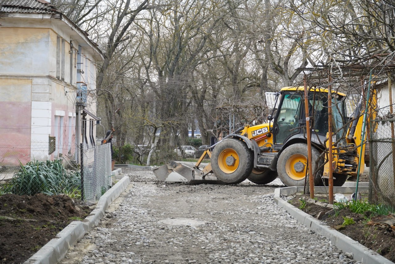 Глава администрации Керчи Олег Каторгин провёл выездную встречу с жителем дома № 20 по улице Войкова Глава администрации Керчи Олег Каторгин провёл выездную встречу с жителем дома № 20 по улице Войкова