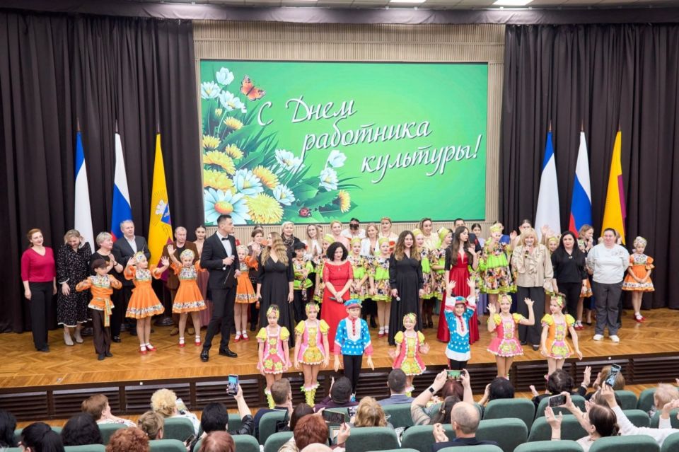 В Ялте чествовали людей искусства